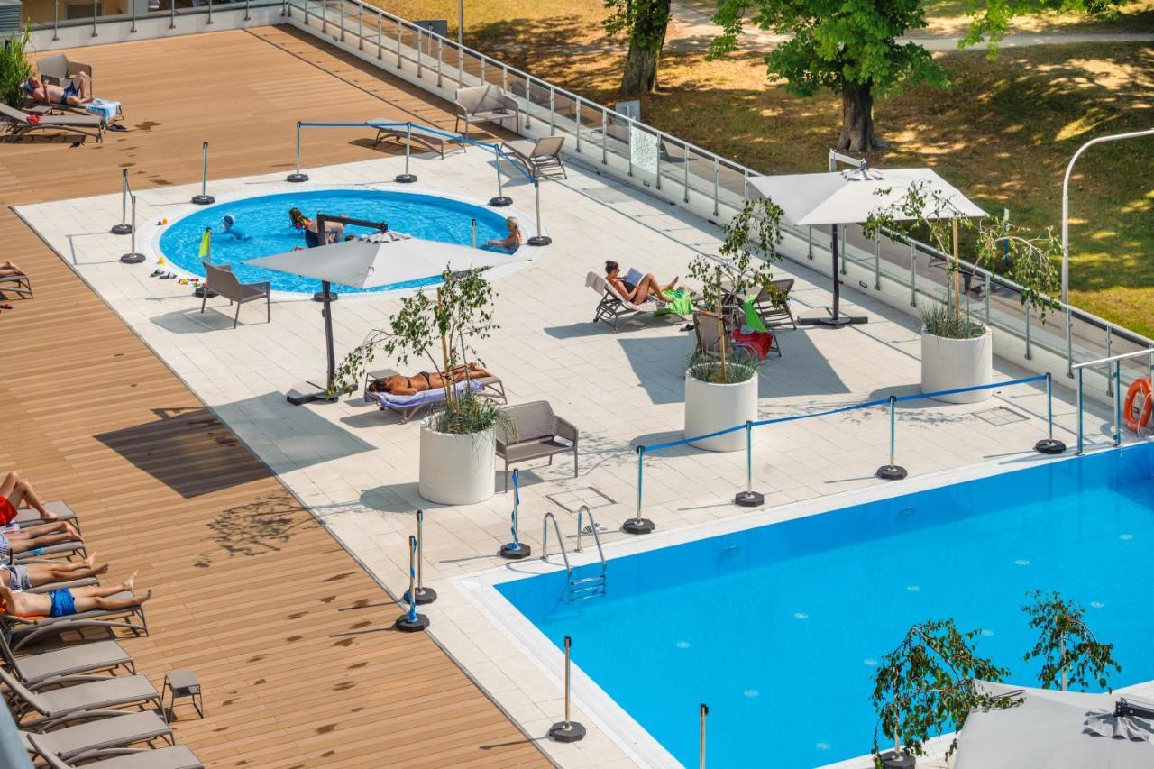 Apartamenty Sun & Snow Nadmorskie Tarasy Z Basenem Kołobrzeg Buitenkant foto