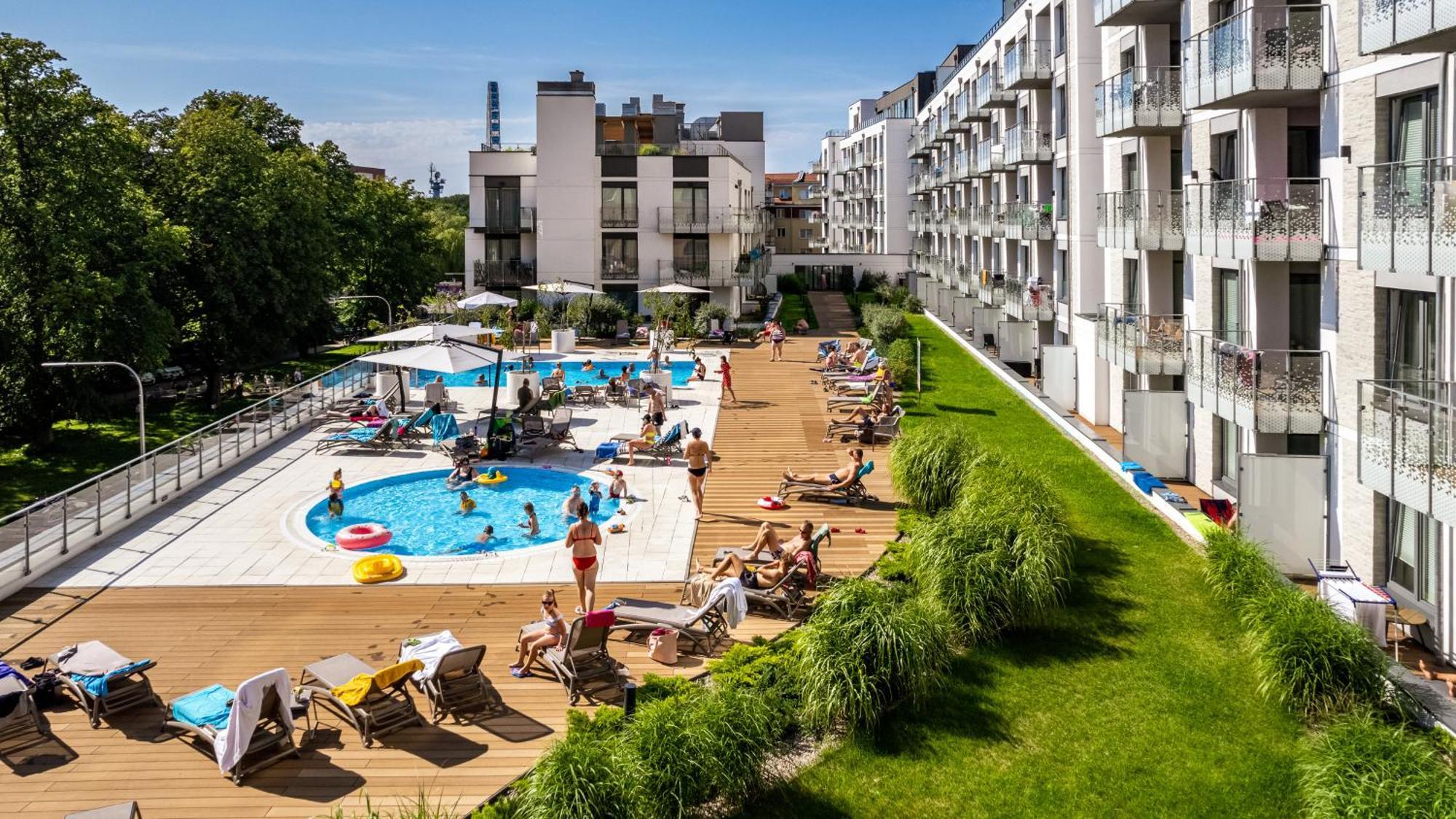 Apartamenty Sun & Snow Nadmorskie Tarasy Z Basenem Kołobrzeg Buitenkant foto